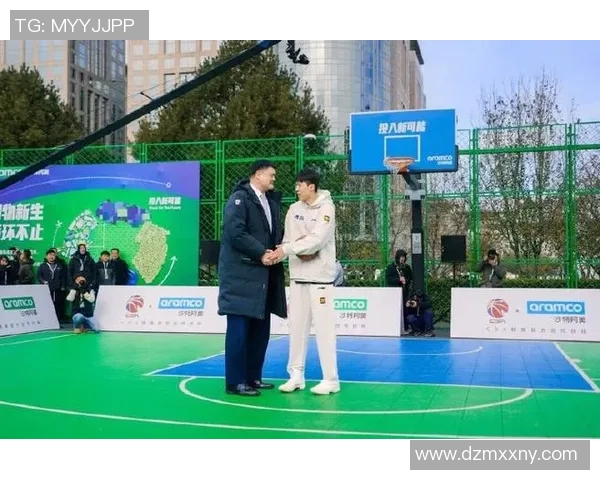 姚明的时尚选择揭秘：从篮球场到生活中的服装搭配之道