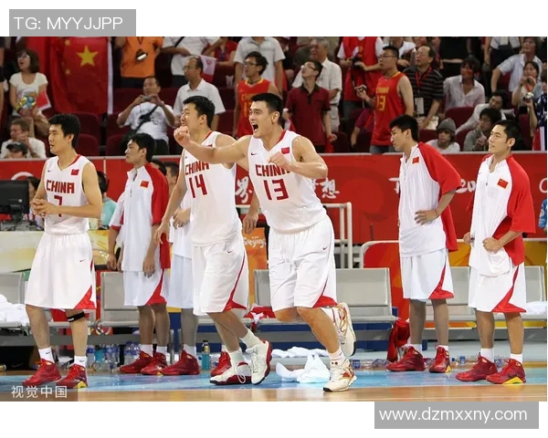 姚明亲临上海活动现场分享篮球发展新理念与年轻球员互动交流