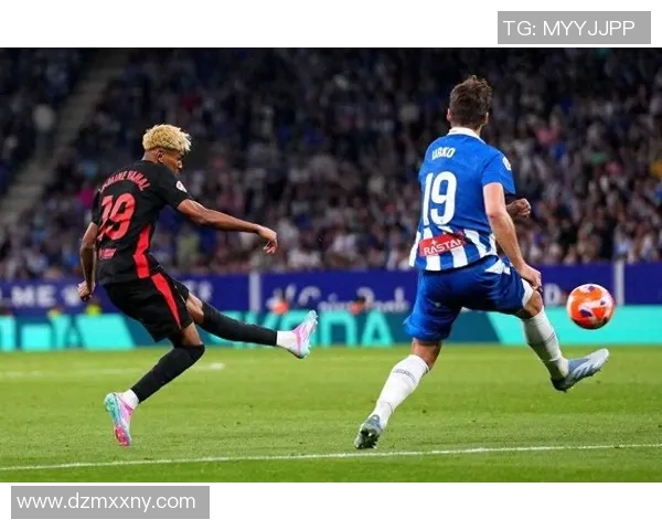 外国足球明星过人技巧大揭秘如何在比赛中轻松突破对手防线