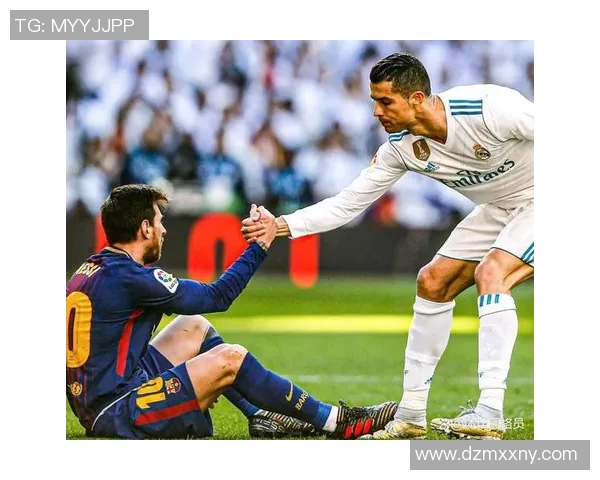 足球明星皇室揭秘：谁是绿茵场上的真正王者与传奇人物