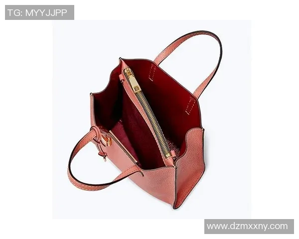 足球明星入场手提奢华包包引发时尚热潮引领潮流新风尚 足球明星入场手提奢华包包引发时尚热潮引领潮流新风尚